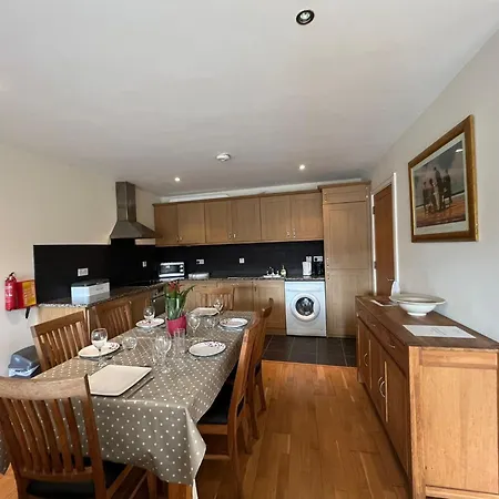 5 Courthouse Square Clifden