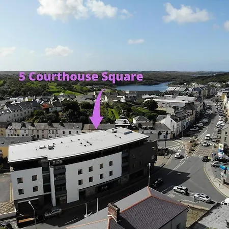 5 Courthouse Square